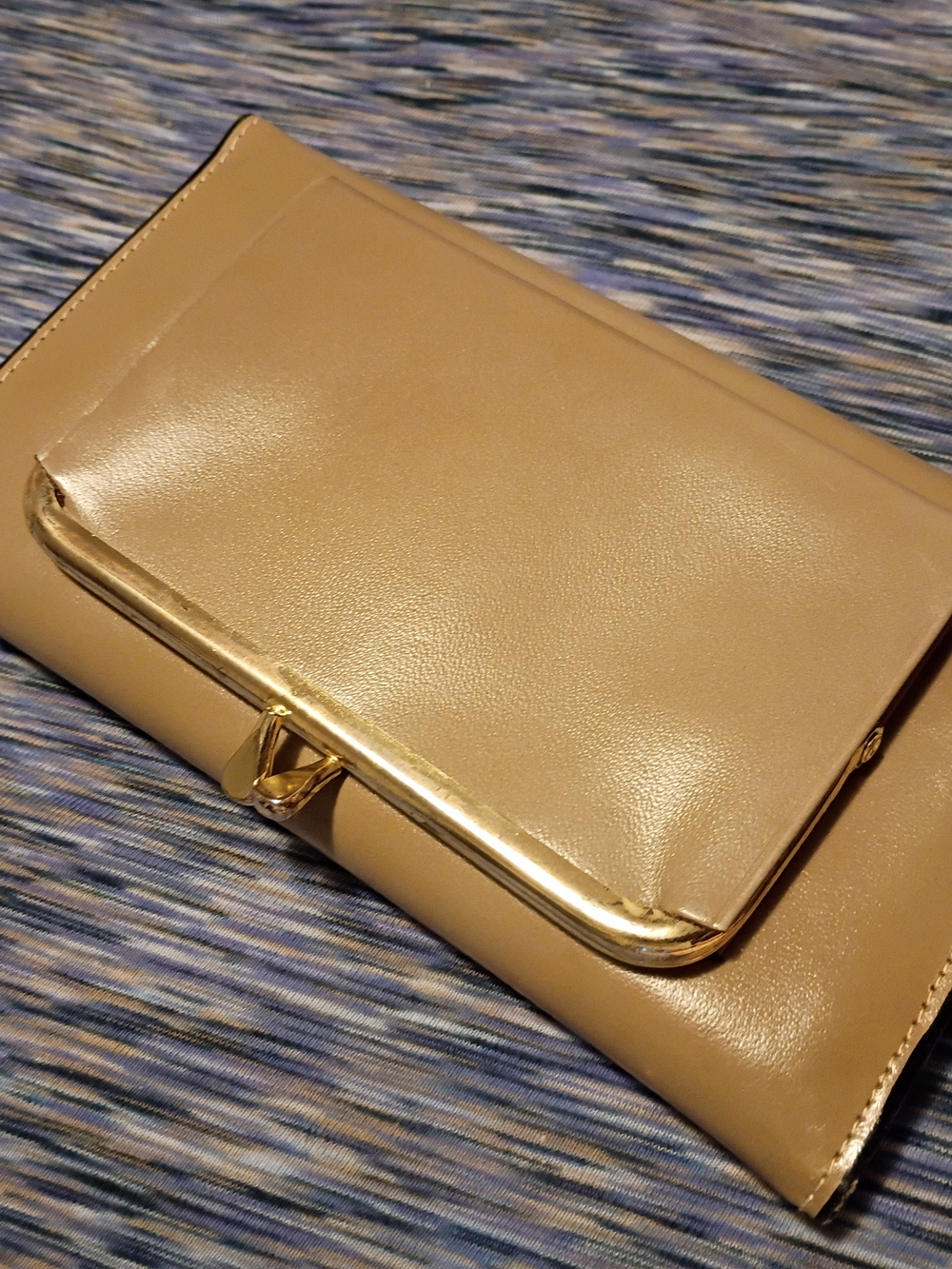 ~Vintage Wallet with KissLock On Back~